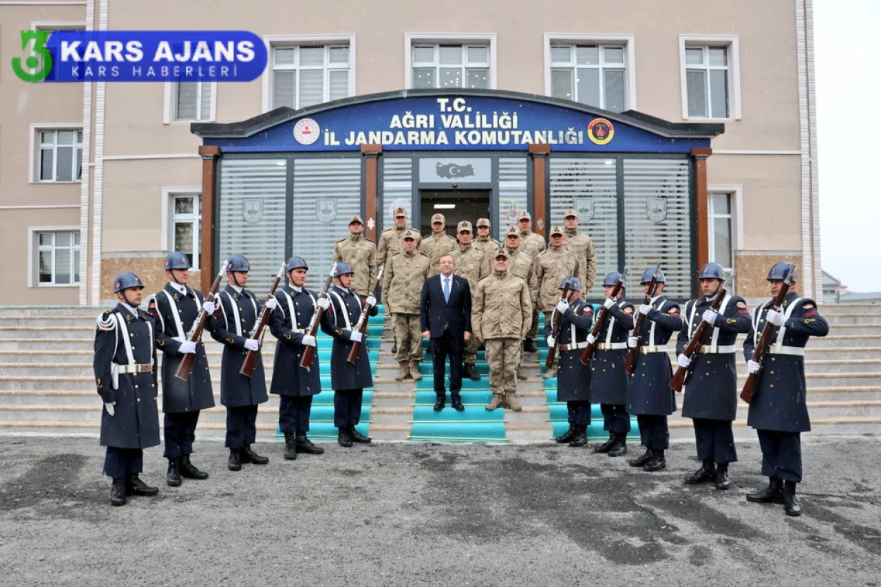 Vali Ziya Polat, Tuğgeneral Fatih Cemal Kiper'e nezaket ziyaretinde bulundu.