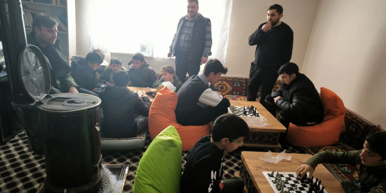 Susuz Diyanet Gençlik Merkezi'nde Satranç Turnuvası Düzenlendi.