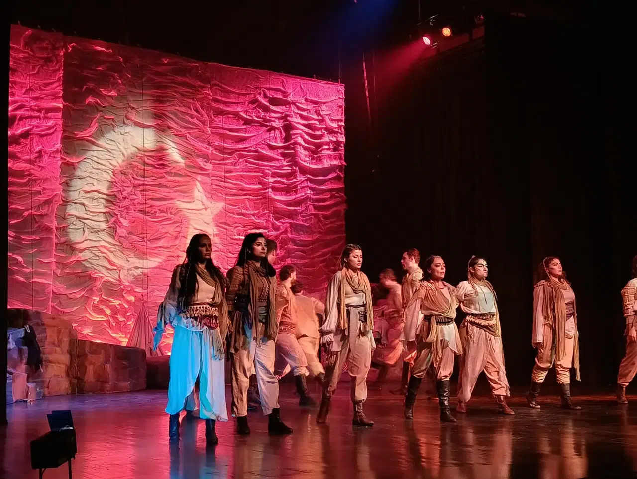 Kars'ta Millî Mücadele'nin Kadın Kahramanları Tiyatroda Anlatıldı