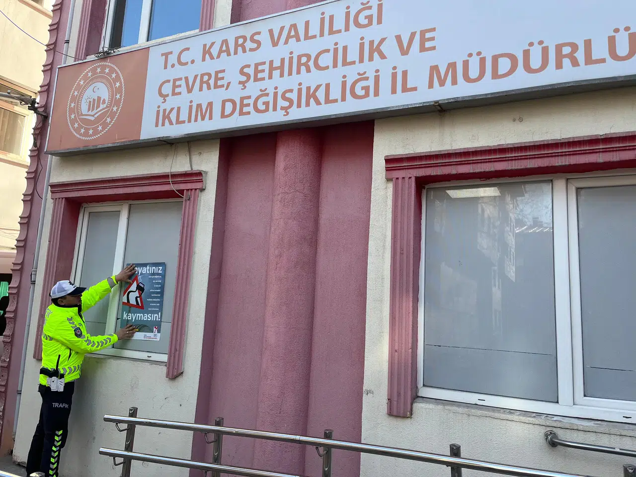 Kars’ta Kamu Kurumlarına Kış Lastiği Uyarısı Yapıldı