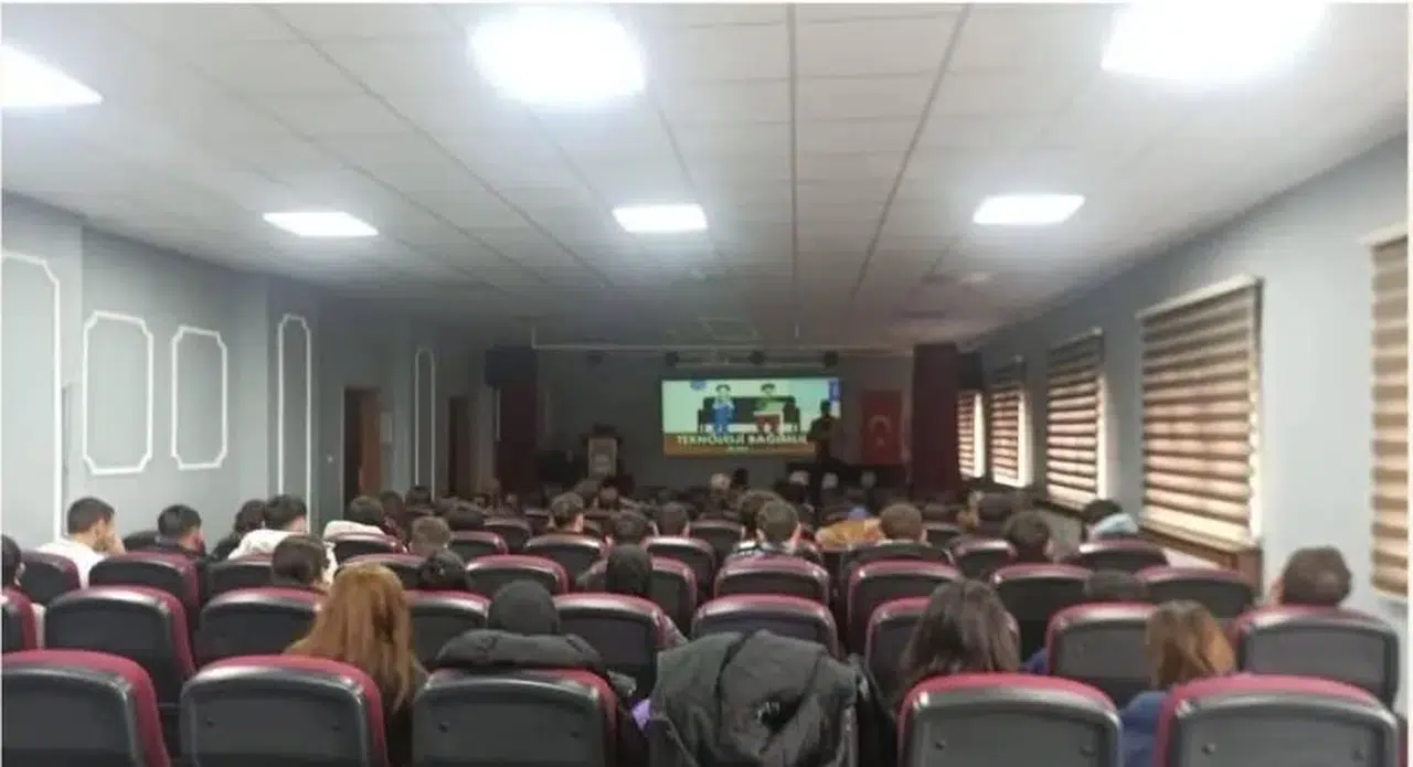 Kars’ta üniversite öğrencilerine teknoloji bağımlılığı eğitimi