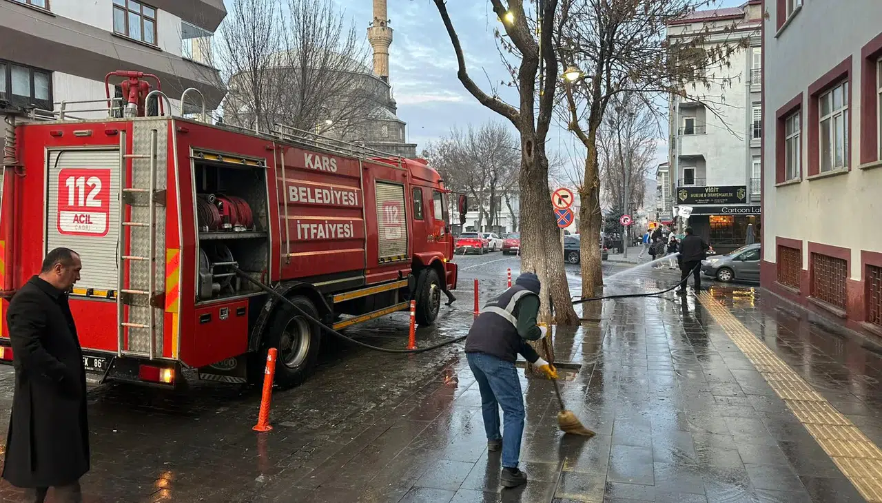 Selahattin Filtekin Caddesinde Karga Kirliliğine Belediye Müdahalesi