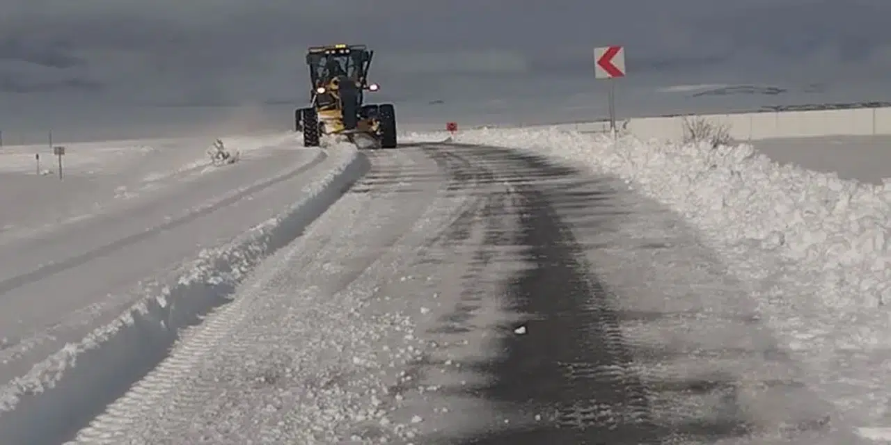 Kars’ta kapalı köy yolları açıldı ve ulaşım yeniden sağlandı