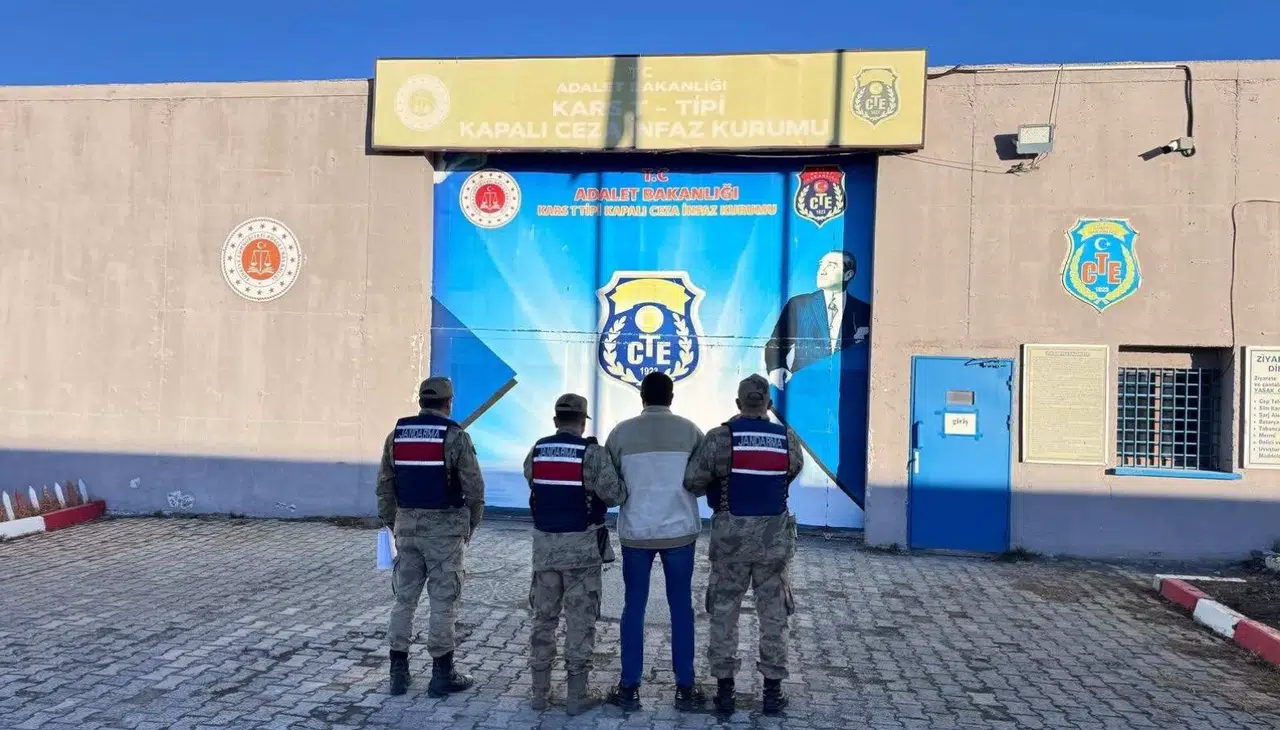 Kars’ta 5 yıl kesinleşmiş hapis cezası bulunan hükümlü yakalandı
