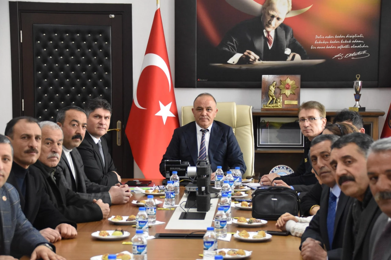 Kars Emniyet Müdürlüğü, Muhtarlarla Huzur Toplantısı Düzenledi.