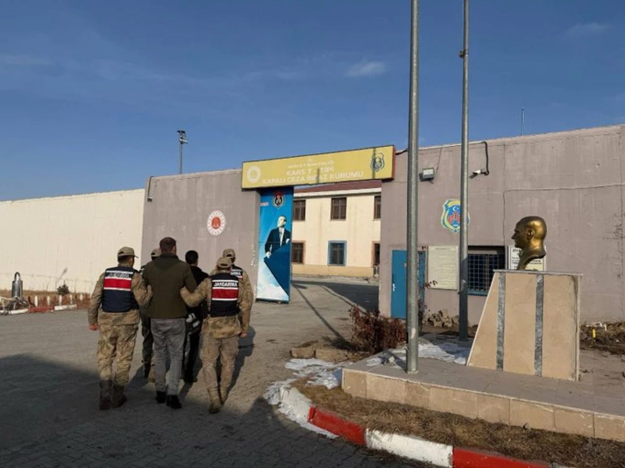 Kars'ta Kaçan Suçlular Yakalandı ve Cezaevine Gönderildi.
