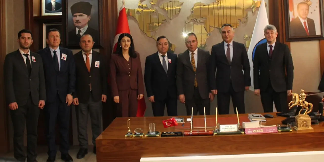 Kars'ta Defterdar ve Vergi Dairesi Müdürü'nden Belediye Başkanı'na ziyaret!