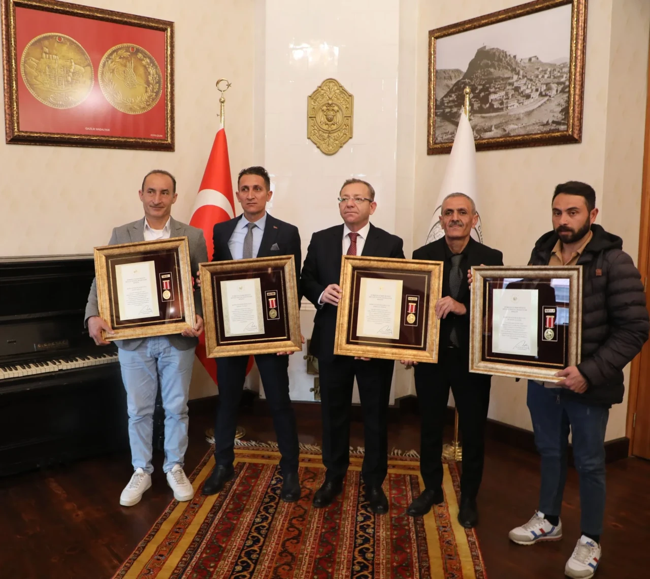 Kars'ta Kahramanlara Devlet Övünç Madalyası Töreni Düzenlendi!