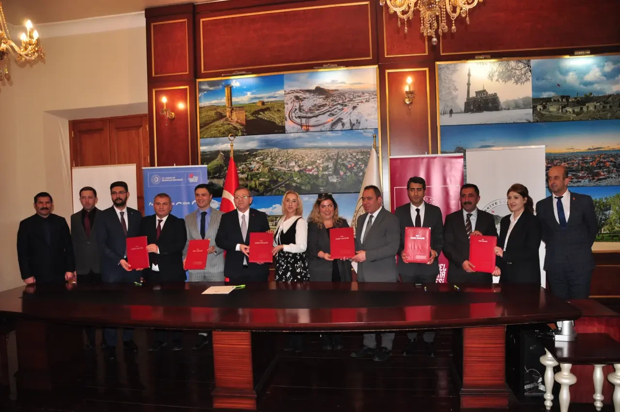 Kars'ta 19 Milyon TL'lik Bütçeyle 5 Yeni Proje İçin Resmi İmza Atıldı!