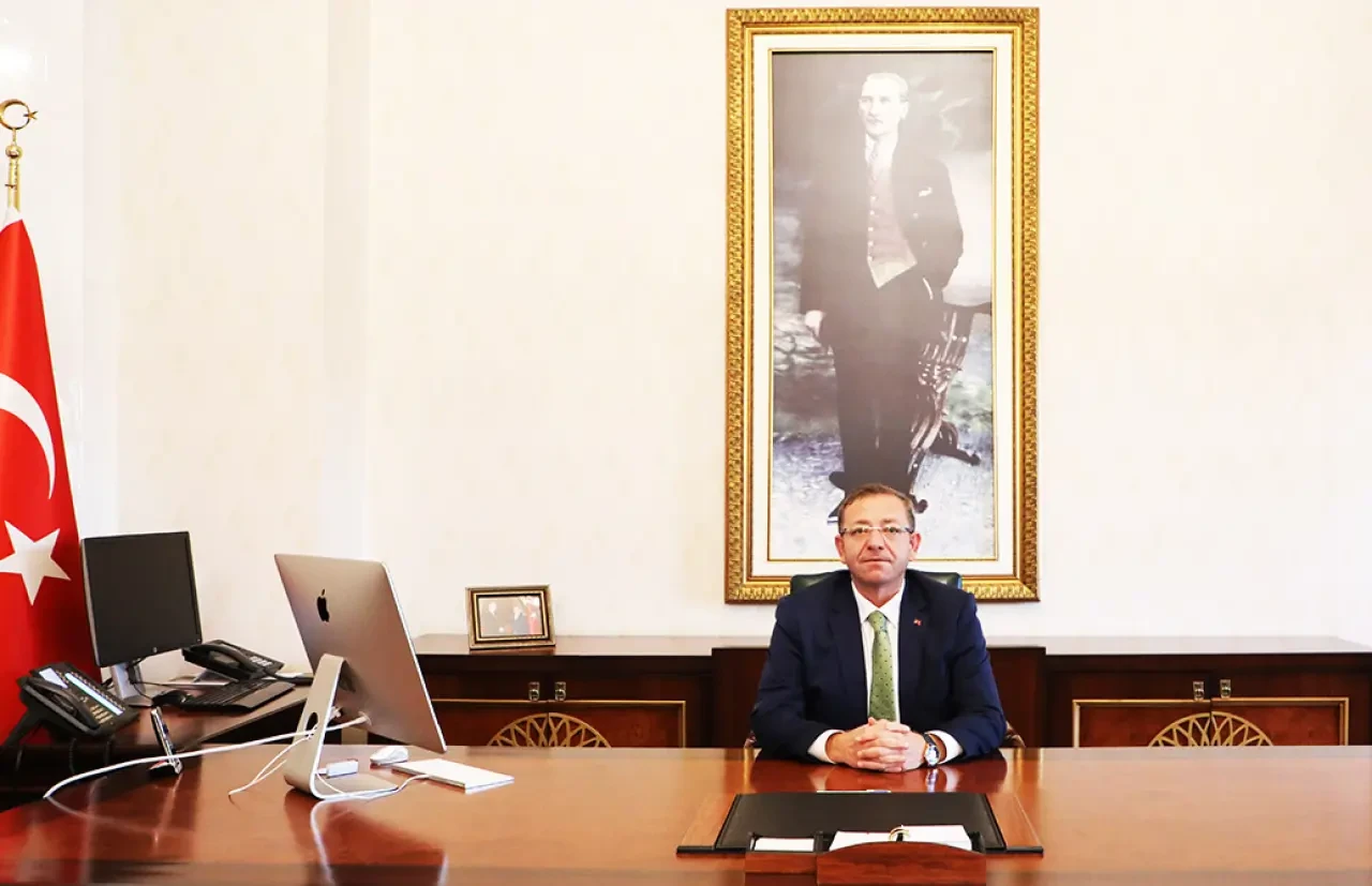 Vali Polat İstiklal Marşı'nın 104. Yıl Dönümüne binayen bir mesaj yayımladı