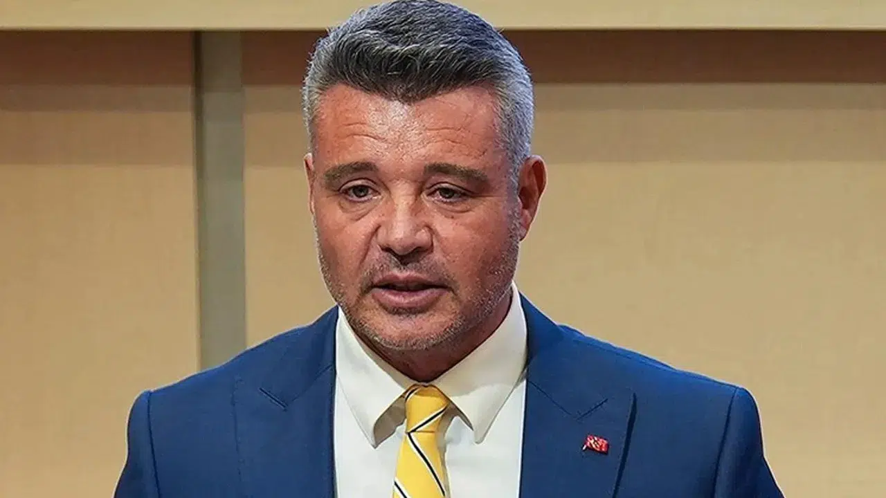 Sadettin Saran, Fenerbahçe Başkan Adaylığı İçin Gerekli İmzaları Teslim Etti