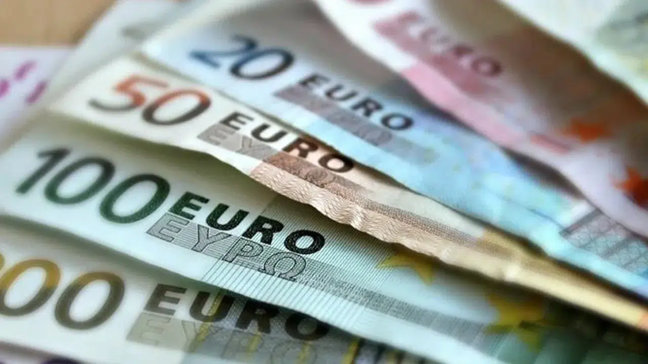 Serbest Piyasada Döviz Açılış Fiyatları: Dolar ve Euro'da Güncel Veriler