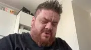 Komedyen Emre Mutlu, Dikkat Çekici Değişimiyle Gözleri Üzerine Çekti