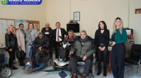 Kars Belediye Başkanı Senger ve eşi, engellilere destek için Dolunay Derneği'ni ziyaret etti.