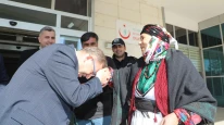 Vali Polat, Akyaka Hastanesi'nde sağlık çalışanlarını ve hastaları ziyaret etti.