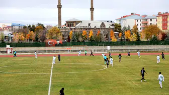 Kars 36 Spor, Bulanık Kopspor'u 3-0 yenerek liderliği ele geçirdi!