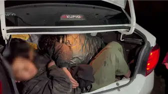 Kars’ta Kağızman’da Araç Bagajlarında 28 Düzensiz Göçmen Yakalandı