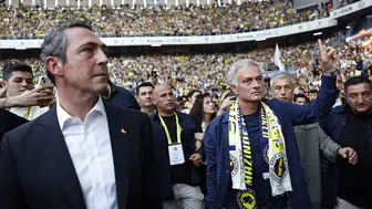 Ali Koç'tan Mourinho'ya Feyenoord Zaferi Hediyesi: Yıldız İsim Salı Gününe Kadar İmzaya Bekleniyor