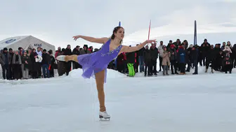 Çıldır Gölü'nde 2. Buz Şenliği coşkusu! Yerli ve yabancı katılımcılarla doldu taştı.