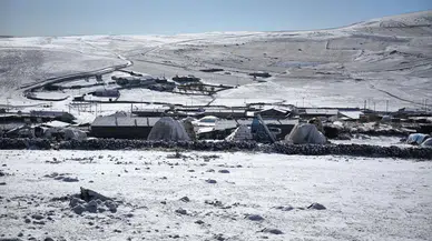 Kars'ta Yüksek Kesimlerde Yağış Karla Buluştu, Beyaz Örtü Şehri Sardı