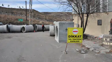 Kars’ta Devlet Konservatuvarı yolu geçici olarak kapatıldı