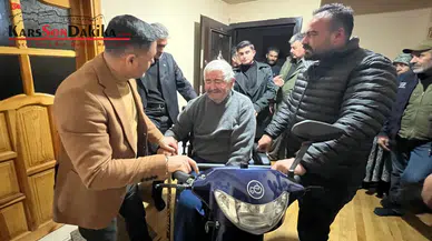 MHP Kars Teşkilatı Söz verdiği Akülü Aracı Engelli Vatandaşa Ulaştırdı