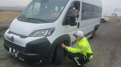 Kars’ta kış lastiği denetimleri başladı, sürücülere uyarılar yapıldı