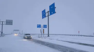 Kars'ta Kar Yağışı: 27 Köy Yolu Kapatıldı, Sürücülere Hız Uyarısı Yapıldı