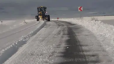 Kars’ta kapalı köy yolları açıldı ve ulaşım yeniden sağlandı