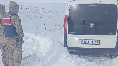 Kars'ta Yoğun Kar Yağışında Mahsur Kalan Vatandaşa Jandarma Müdahalesi