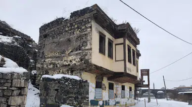 Kars'taki Ahmet Tevfik Paşa Konağı Yıkılma Tehlikesiyle Karşı Karşıya, Polis Önlem Aldı