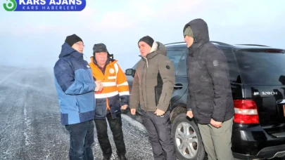 Vali Ziya POLAT, zorlu koşullarda fedakarca karla mücadele çalışmalarını sürdüren ekipleri ziyaret etti.