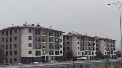 Kars’ta TOKİ konutlarında kiralık ilanları tepki topluyor