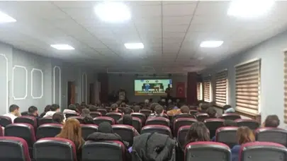 Kars’ta üniversite öğrencilerine teknoloji bağımlılığı eğitimi