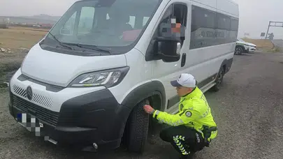 Kars’ta kış lastiği denetimleri başladı, sürücülere uyarılar yapıldı