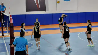 KAÜ’de ÜNİLİG voleybol eleme maçlarında büyük heyecan