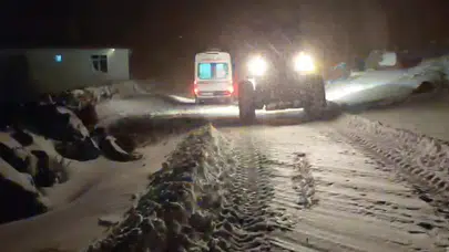 Kars'ta tipi nedeniyle yolu kapanan köyde hamile kadın hastaneye ulaştırıldı