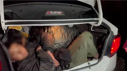 Kars’ta Kağızman’da Araç Bagajlarında 28 Düzensiz Göçmen Yakalandı