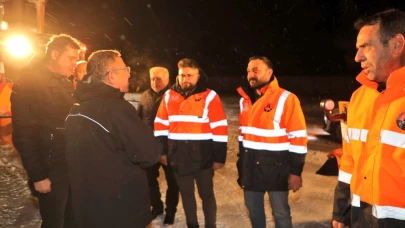 Kars Valisi Ziya Polat, Karla Mücadele Ekiplerini Ziyaret Etti.