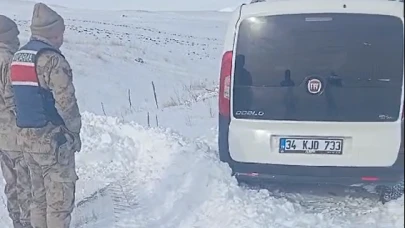 Kars'ta Yoğun Kar Yağışında Mahsur Kalan Vatandaşa Jandarma Müdahalesi