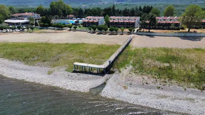 İznik Gölü’ndeki Su Seviyesi Düşüşü, İskeleyi Karada Bıraktı
