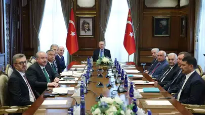 Külliye'de Kritik Yüksek İstişare Kurulu Toplantısı: Aile Konusu Masada