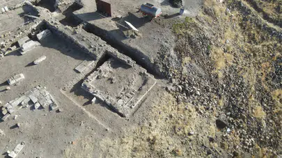 Ani Ören Yeri'nde Selçuklu dönemine ait tarihi kümbet keşfedildi