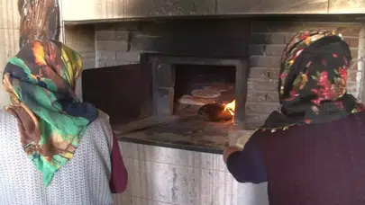 Tokat'ta Yüzyıllık Gelenek: Kadınların Elinden Ekmek Yapımı