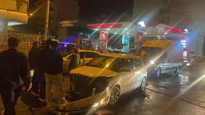 Kars'ta Trafik Kazası: İki Otomobil Çarpıştı, 1 Yaralı