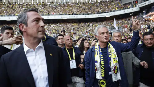 Ali Koç'tan Mourinho'ya Feyenoord Zaferi Hediyesi: Yıldız İsim Salı Gününe Kadar İmzaya Bekleniyor