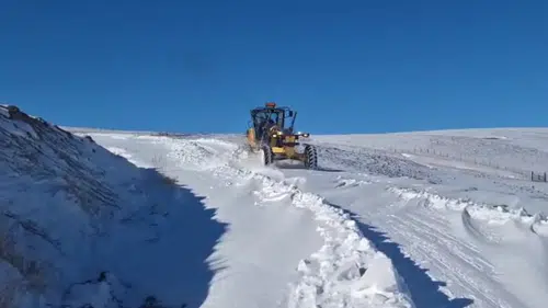 Kars'ta 214 köy yolu kapandı, karla mücadele sürüyor!