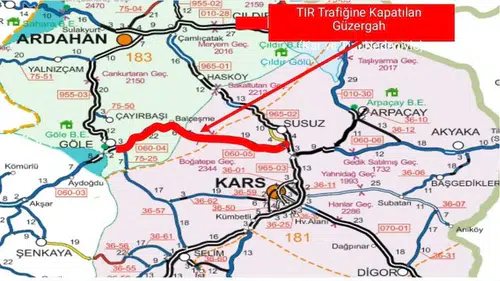 Kars'ta Sürekli Tipi Nedeniyle Devlet Yolu Tır Trafiğine Kapatıldı