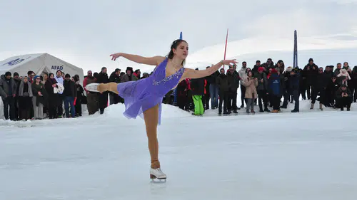 Çıldır Gölü'nde 2. Buz Şenliği coşkusu! Yerli ve yabancı katılımcılarla doldu taştı.