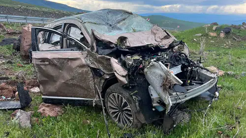 Kars-Iğdır yolunda trafik kazası: 2 kişi hafif yaralandı